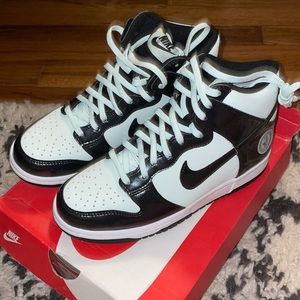 ✨ BRAND NEW IN BOX - NIKE DUNKS [HIGH] - SIZE 4.5Y/6W ✨
